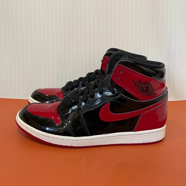 44码 aj1漆皮禁穿 市价1269 无原盒 95新
