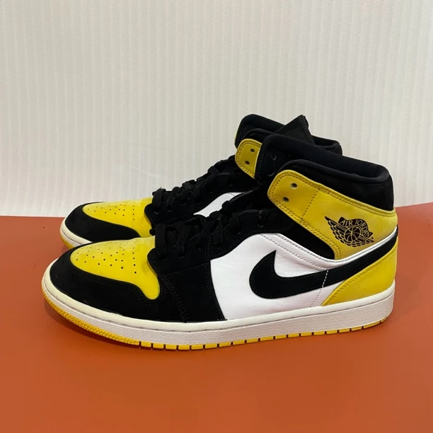 45码 Aj1皮卡丘 市价1645 无原盒 99新