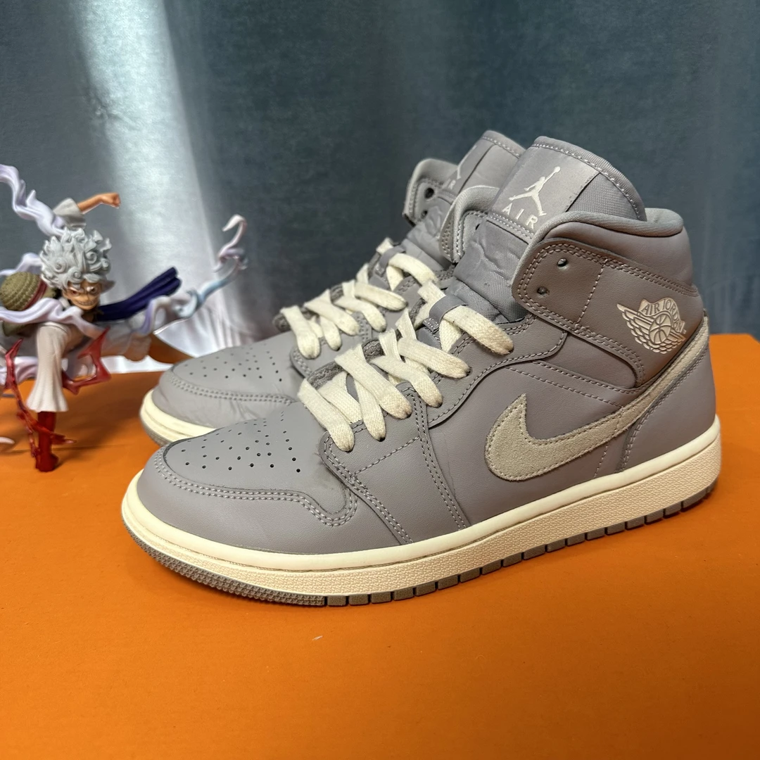 40码 AJ1酷灰 市价1579 无原盒 二手正常穿着痕迹