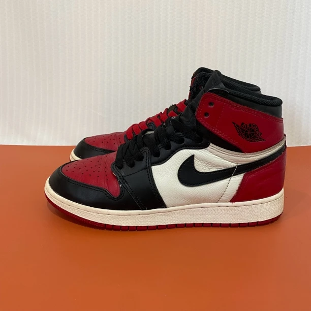 40码 aj1黑红脚趾 市价2699 无原盒 95新