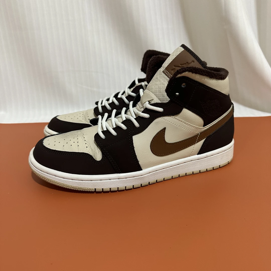 41码 aj1奶茶 市价1989 二手无原盒/褶皱/499秒