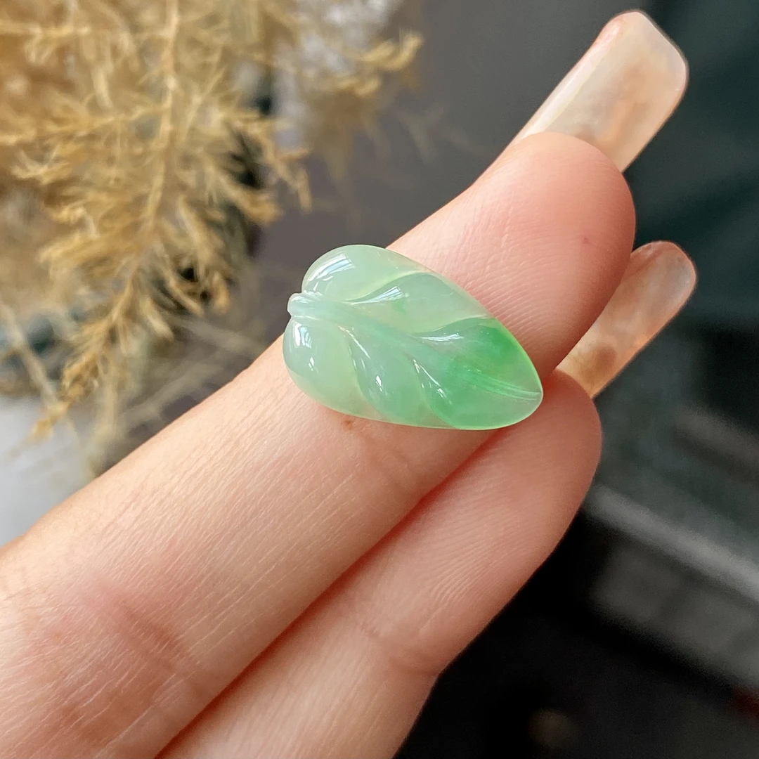 天然A货翡翠冰甜绿飘花叶子