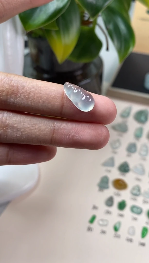 【闪购商品】翡翠颈饰未镶嵌翡翠冰种福豆