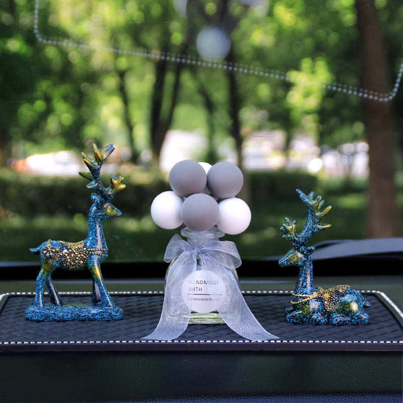 小对鹿车载装饰摆件情侣汽车内装饰男女通用时尚个性汽车用品大全