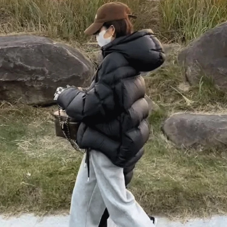 黑色连帽泡芙龟背短款连帽羽绒服女冬季新款宽松显瘦面包服外套潮