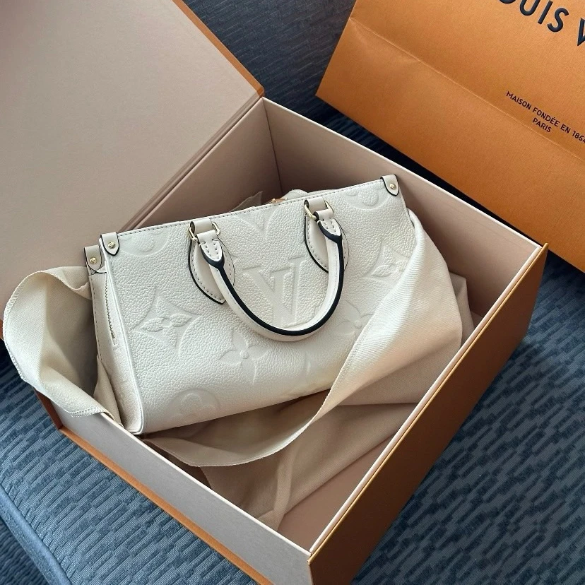 99新 LouisVuitton/路易威登 蔚蓝/奶昔白 onthego east west