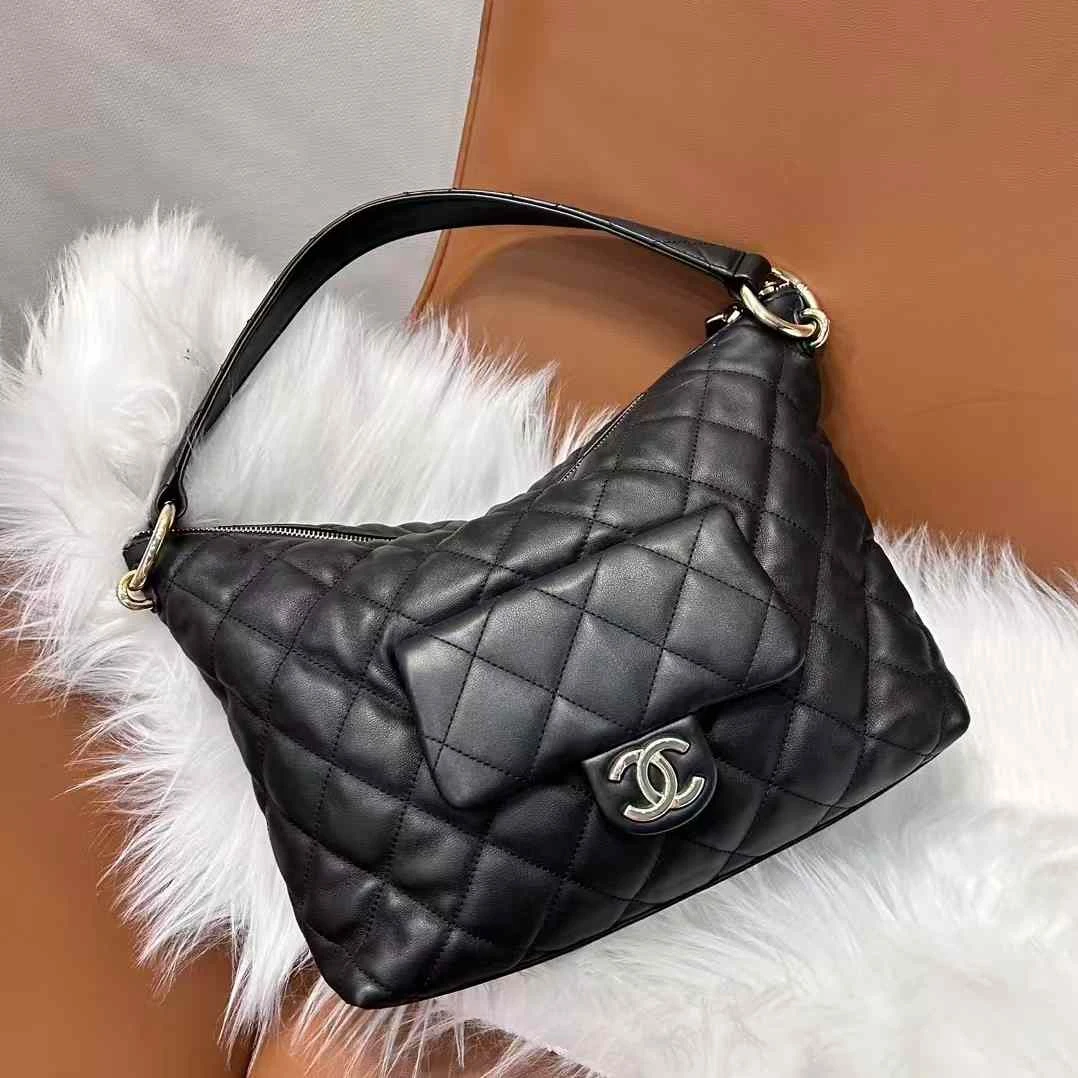 99新 Chanel/香奈儿 蔚蓝/23B黑金嬉皮hobo腋下包