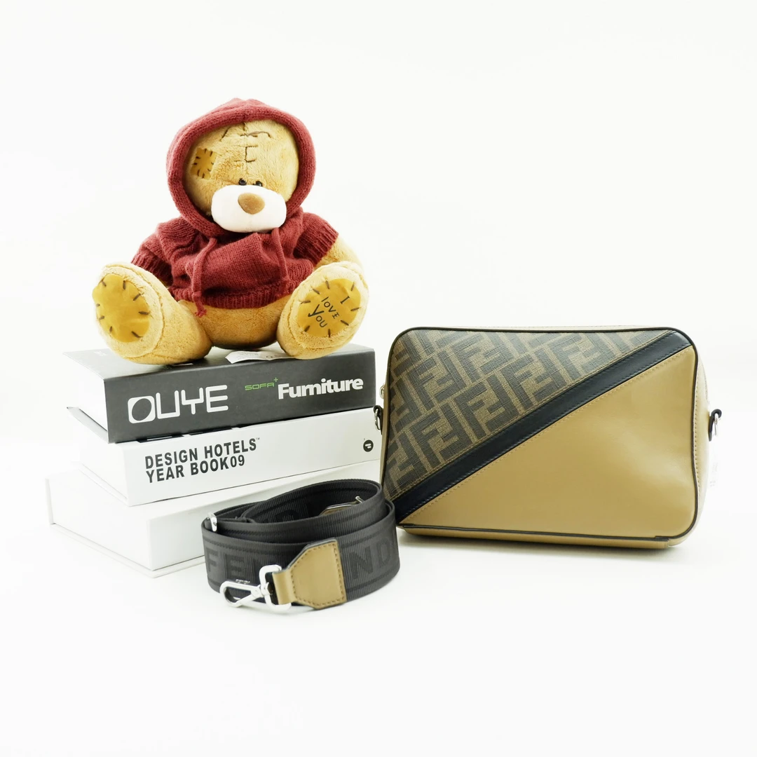 99新 FENDI/芬迪 双面老花相机包/WM241108005