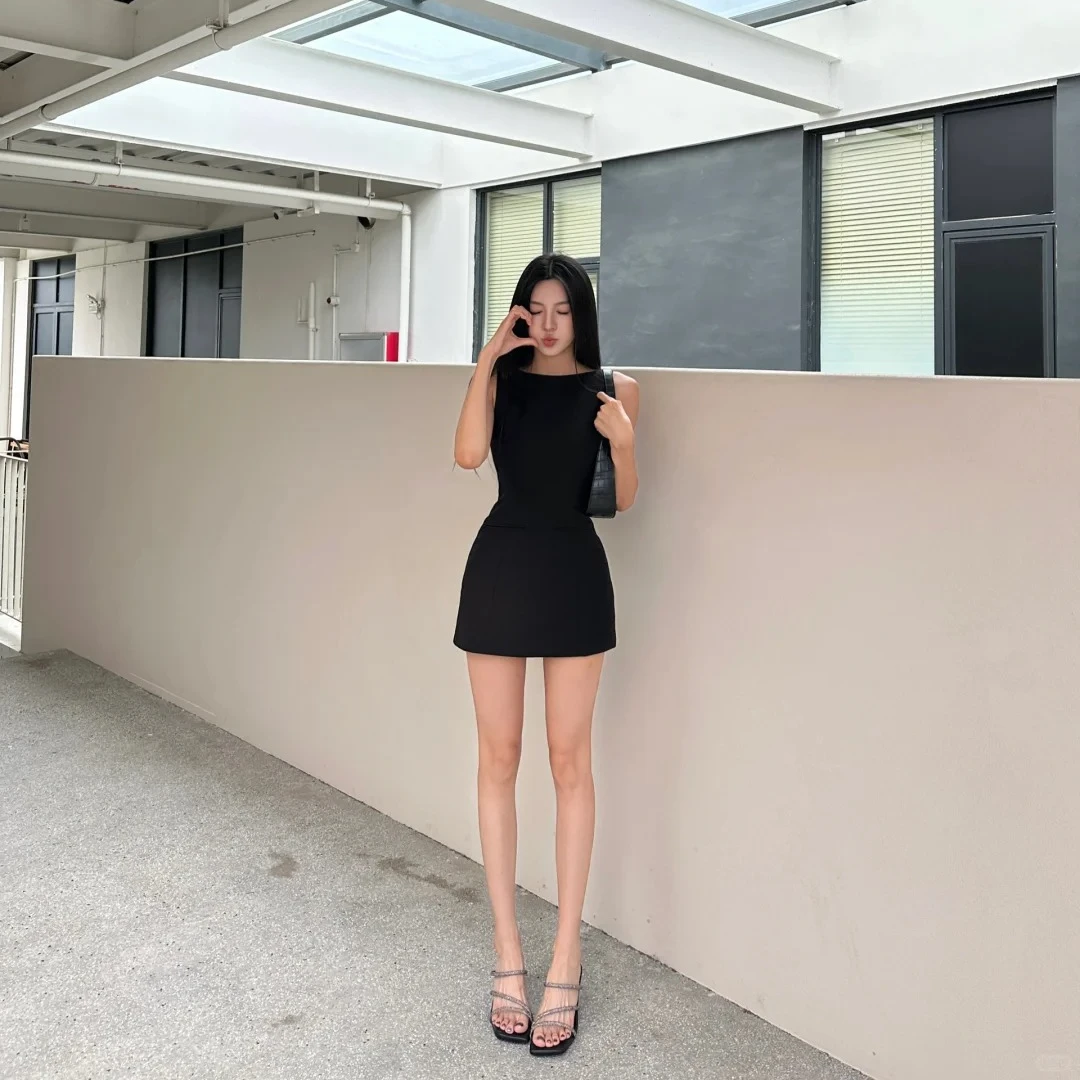 法式甜辣气质性感包臀显瘦黑色吊带裙子辣妹背心连衣裙女紧身收腰