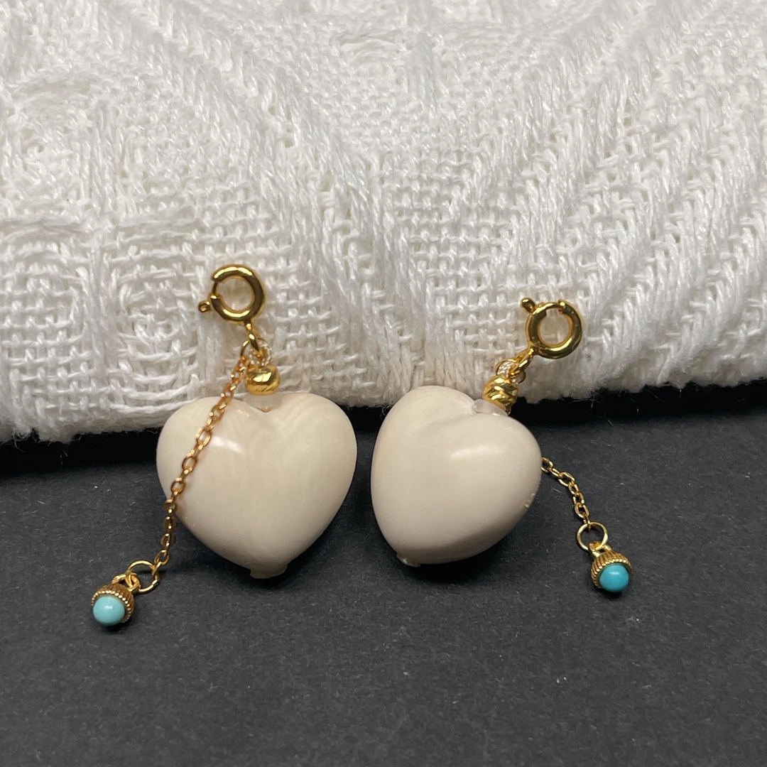 925银银制品 中号牙爱心吊坠17左右大小银多样性发一以实物为准