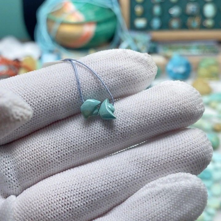 绿松石颈饰未镶嵌