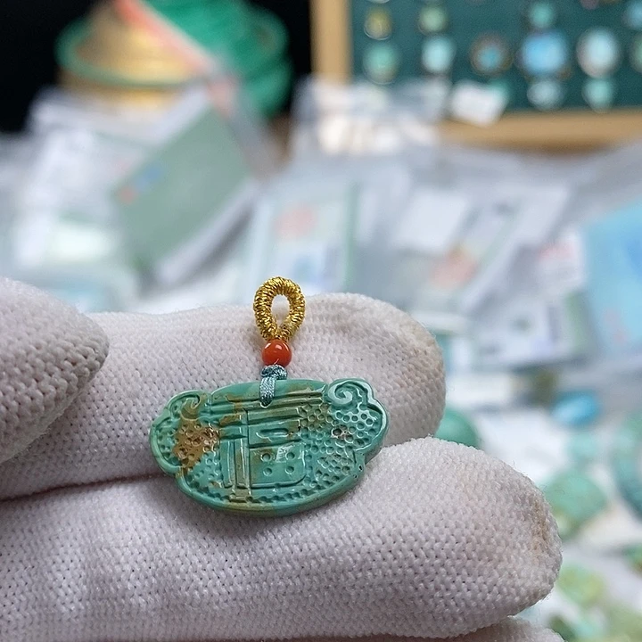 绿松石颈饰未镶嵌