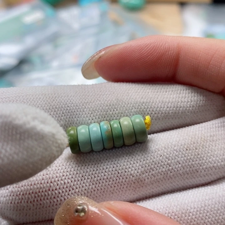 绿松石颈饰未镶嵌