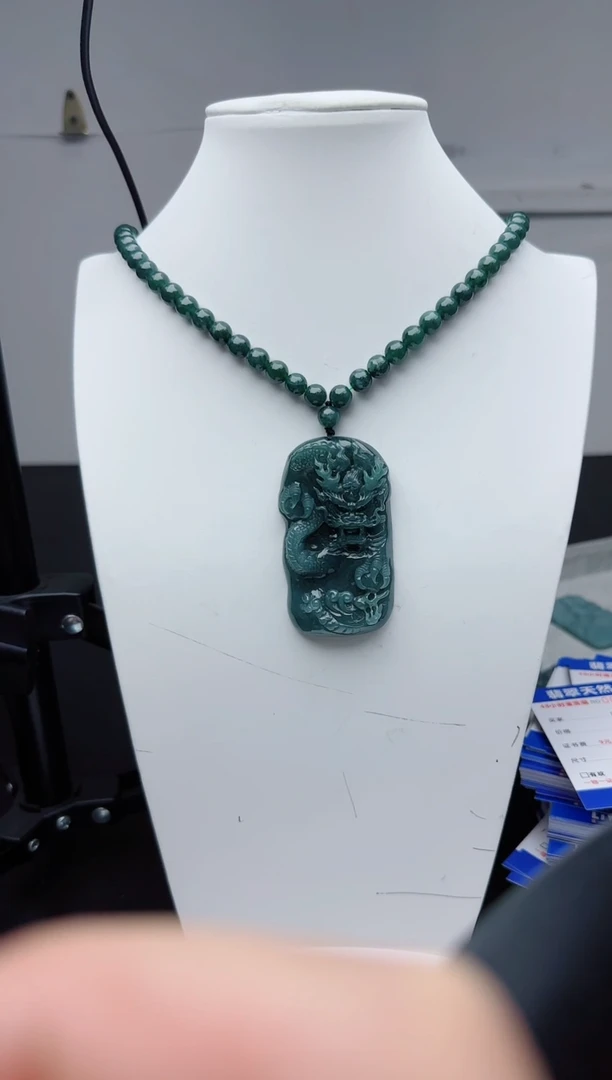 【闪购商品】翡翠颈饰未镶嵌1111111111