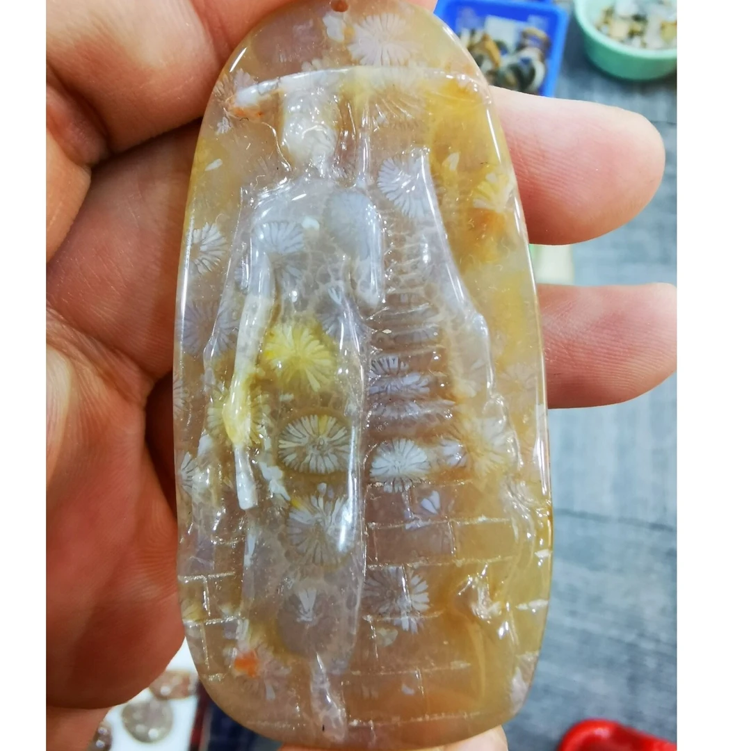 玉中花珊瑚玉全天然精雕冰透美女背影