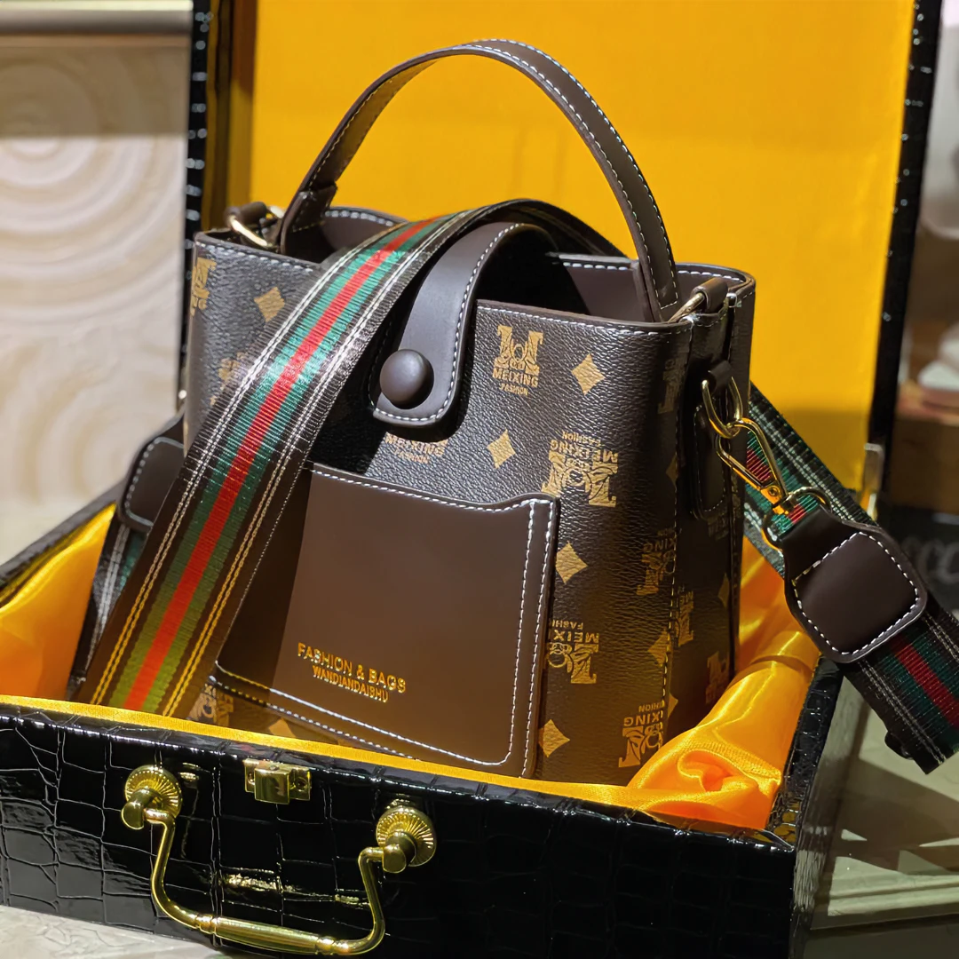 BInFunI/宾芙妮经典款女包潮流女百搭洋气斜跨包女经典小众水桶包