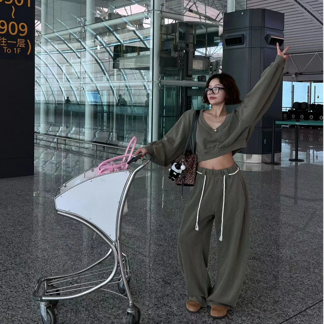 2025早秋新款时尚套装休闲运动百搭显瘦高腰连帽短款卫衣两件套