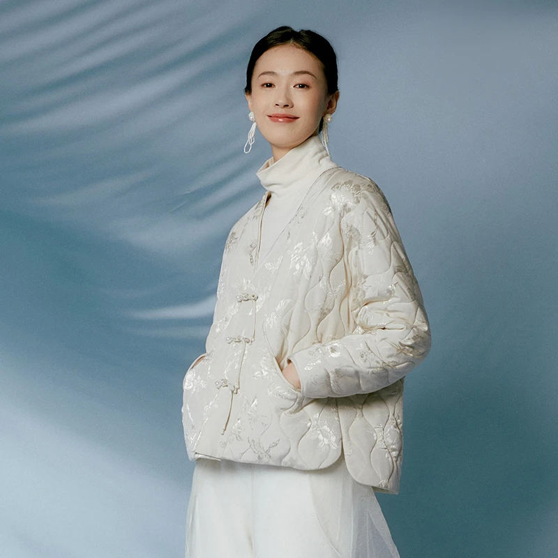 生姜珍珠盘扣外套2023冬季新款V领中式复古感11342331A