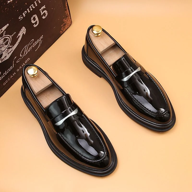 男鞋时尚透气正装商务漆皮皮鞋男款尖头青年男士英伦结婚鞋子黑色
