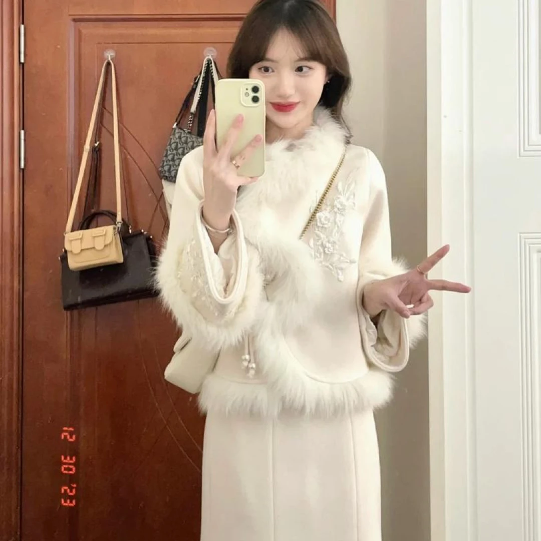 秋冬千金感高级感套装新中式盘扣刺绣毛呢外套a字半身裙两件套裙