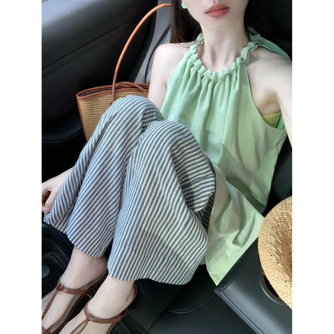 今年流行漂亮温柔风挂脖上衣女夏季无袖小衫搭配条纹阔腿裤两件套