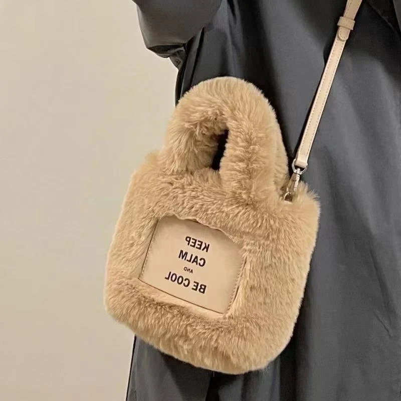 女秋季爆款学生可爱化妆包高颜值百搭冬春秋季包包翻翻包毛绒包