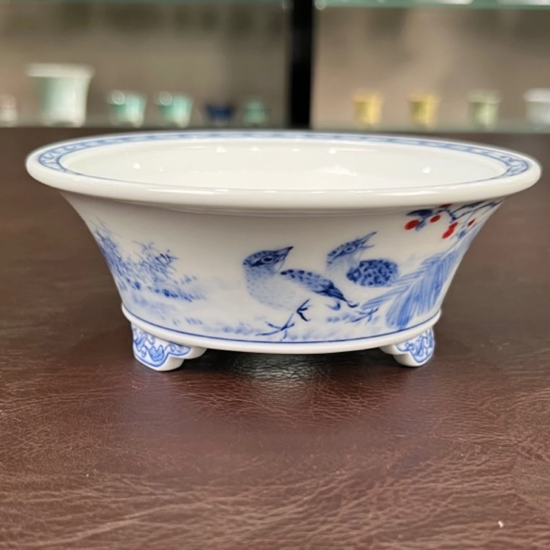 江西省高级工艺美术师，国家一级技师。赵秀泉画。青花鹌鹑图手绘盆