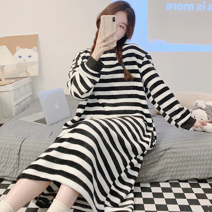 珊瑚绒睡裙女秋冬加厚中长裙甜美休闲条纹宽松法兰绒可外穿家居服