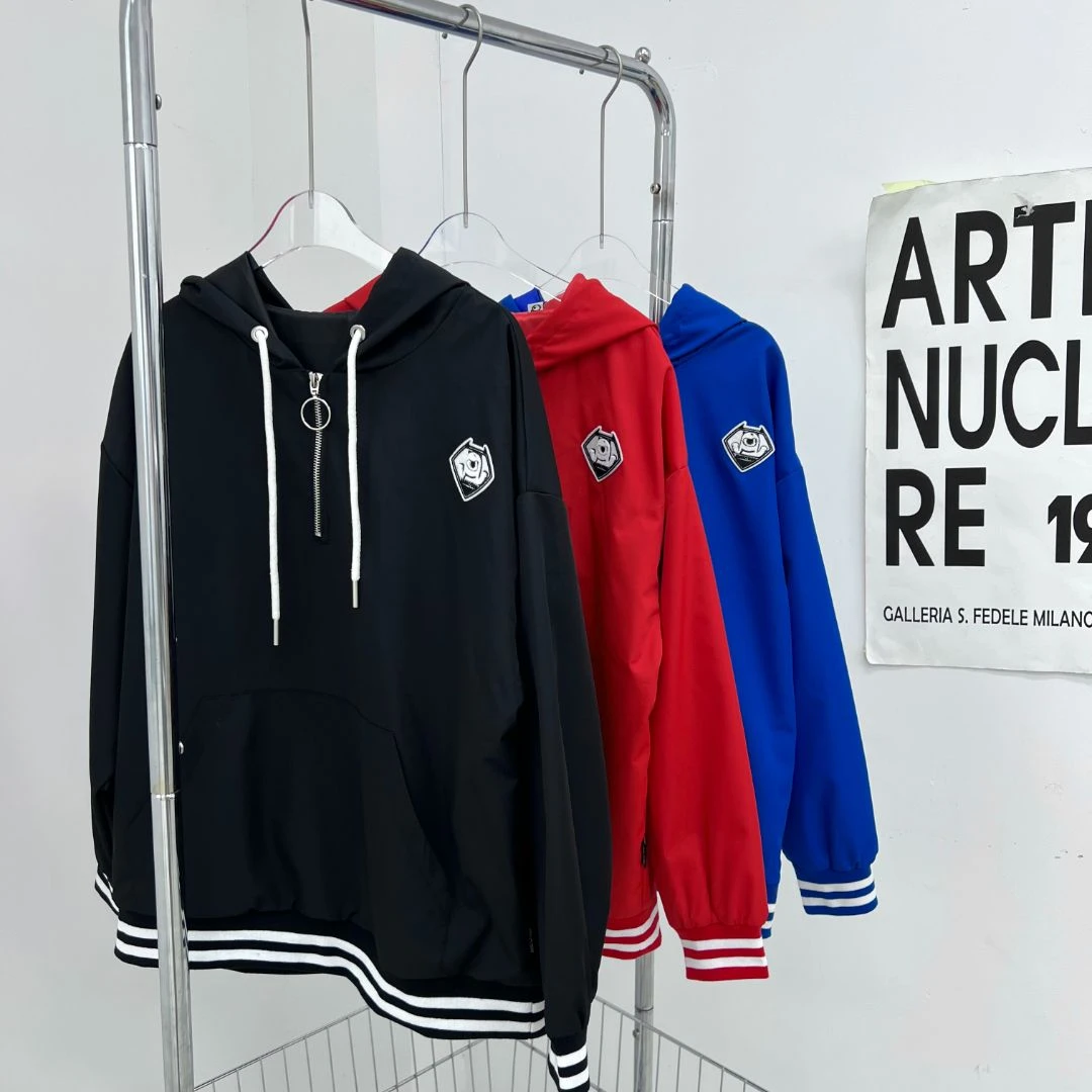 小怪兽连帽冲锋卫衣