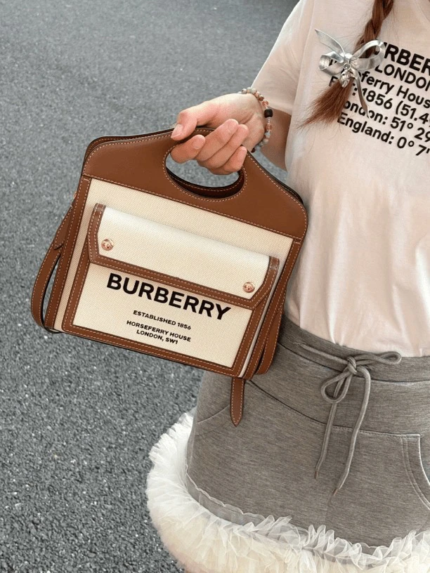 99新 BURBERRY/博柏利 小号帆布拼皮Pocket邮差单肩包