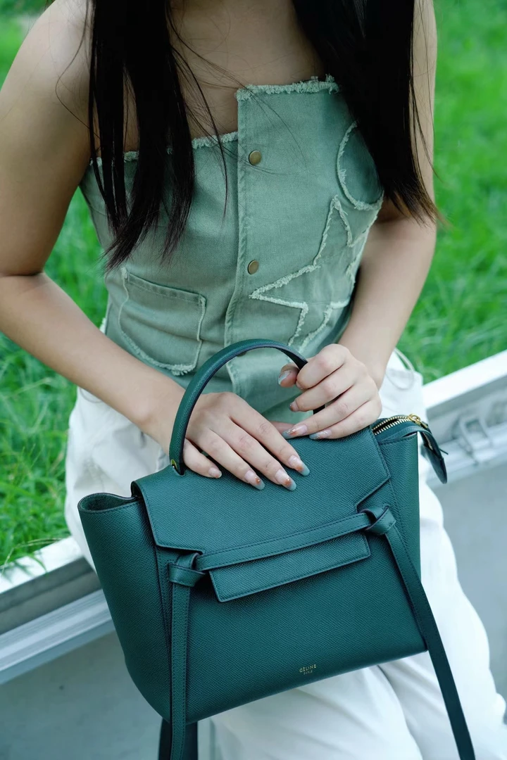 95新 Celine/思琳 墨绿色全皮颗粒纹Micro鲶鱼手提单肩包