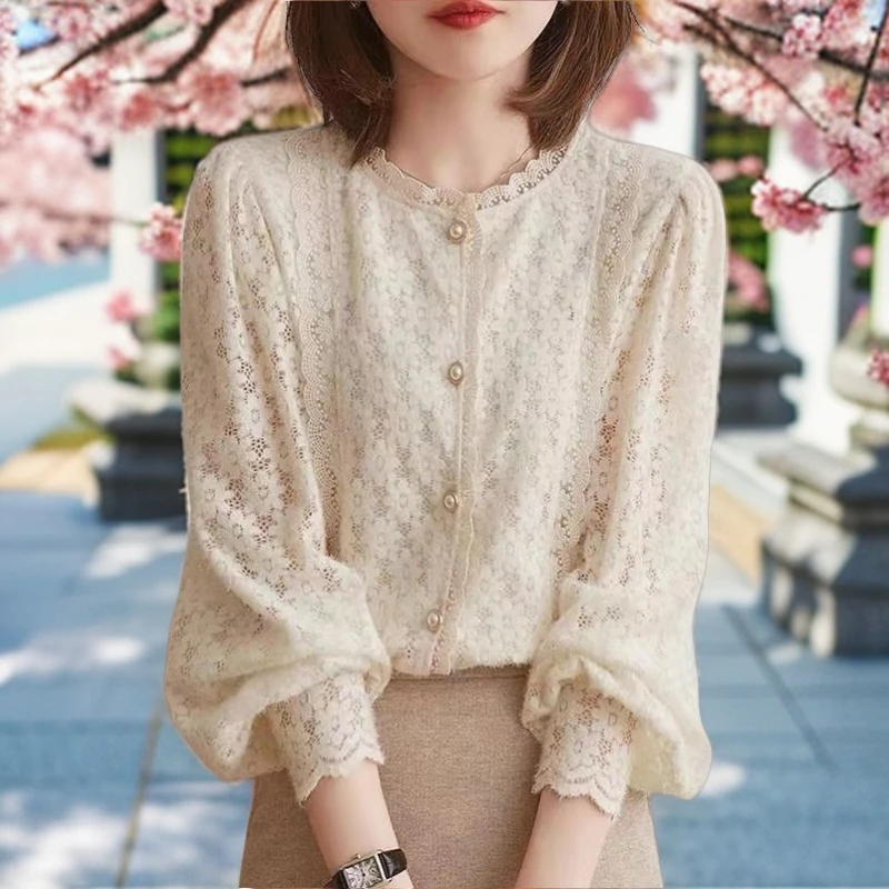 法式小众新款温柔风拼接花边洋气泡泡袖蕾丝长袖打底衫气质上衣