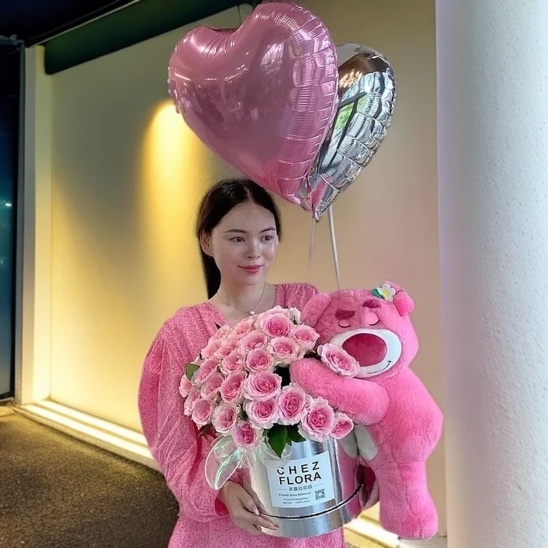可爱草莓熊抱抱桶花束玫瑰送女友生日鲜花速递同城鲜花店新鲜制作