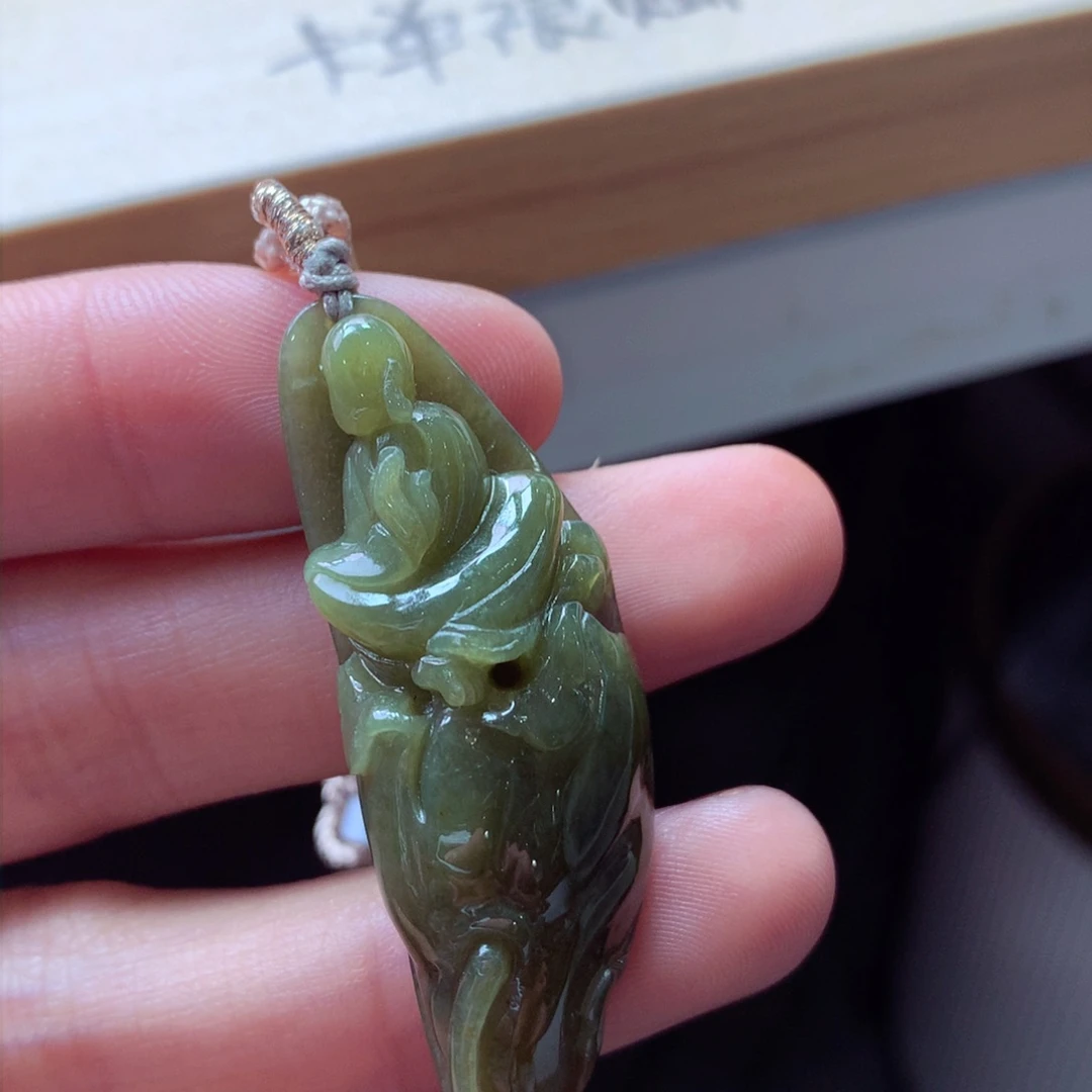 翡翠颈饰未镶嵌吊坠