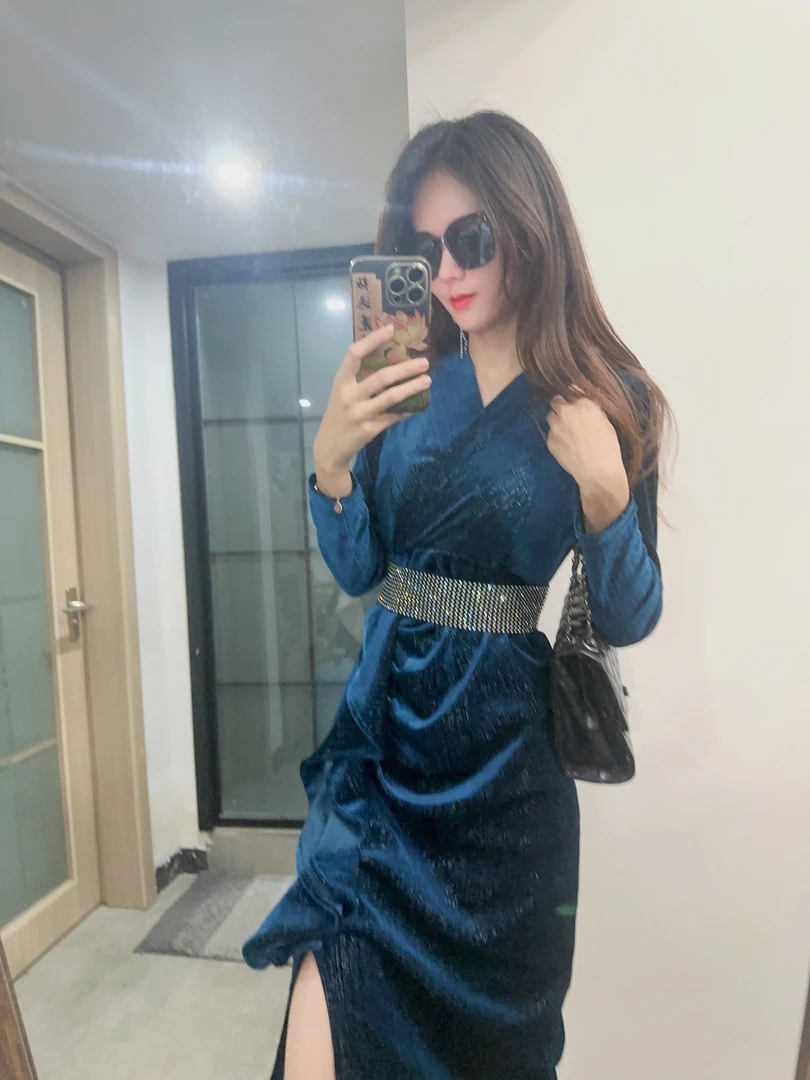 【晶灿专供3】高档气质连衣裙2025春装复古蓝色V领修身收腰包臀裙