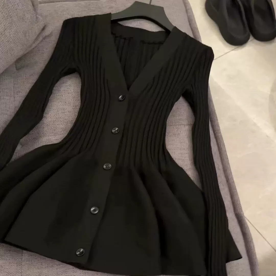 法式小香风V领针织开衫女2025秋季新款收腰显瘦花苞下摆打底衫ins