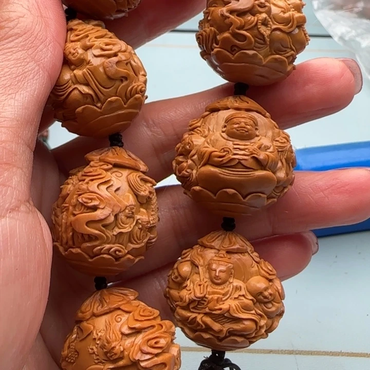 橄榄核手串绿***子雕刻艺术