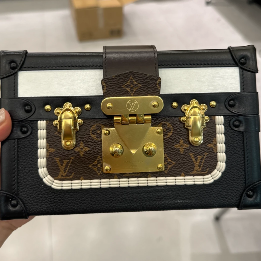 95新 LouisVuitton/路易威登 LV 硬盒子秀款/TS017930
