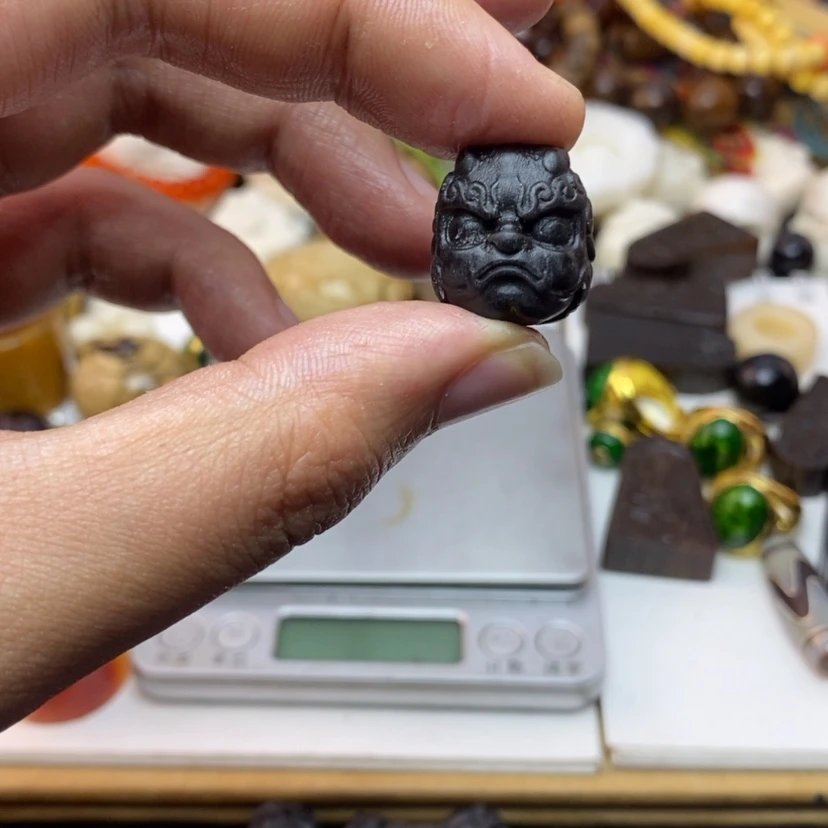 【闪购商品】醒狮树脂制品