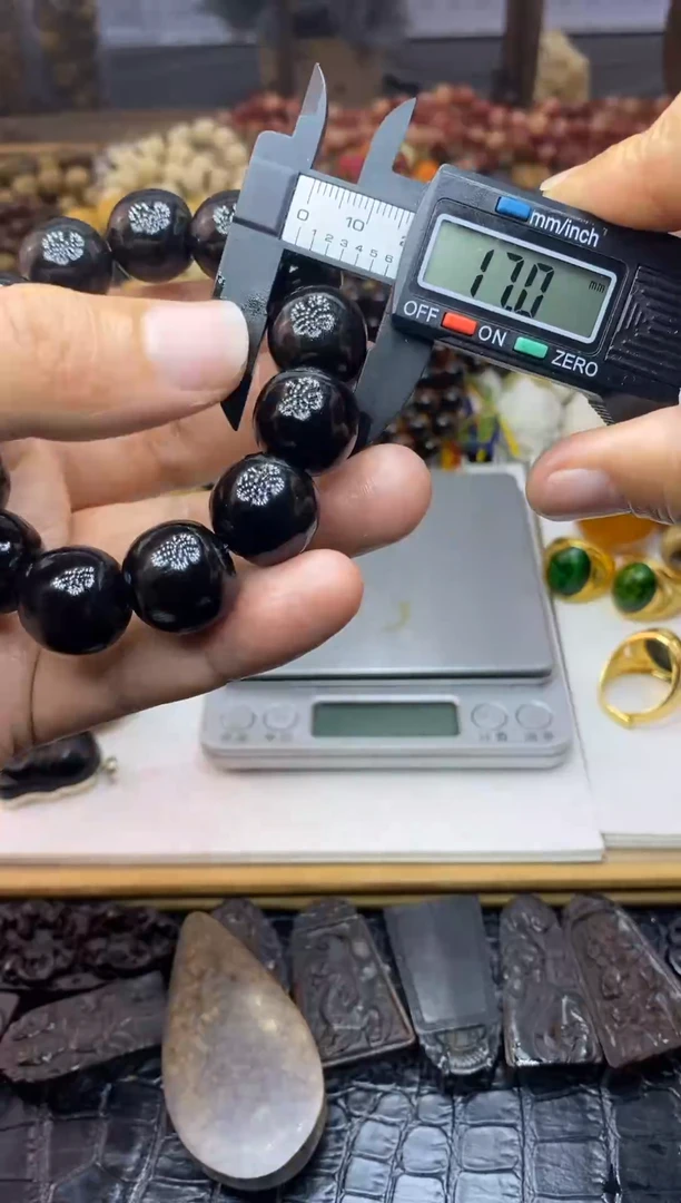 【闪购商品】17带纹可可树脂制品039