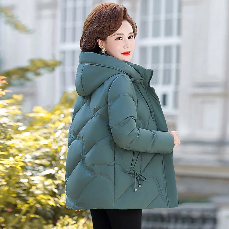 波司澄中老年妈妈羽绒服女短款新款加厚白鸭绒冬季大码洋气保暖外