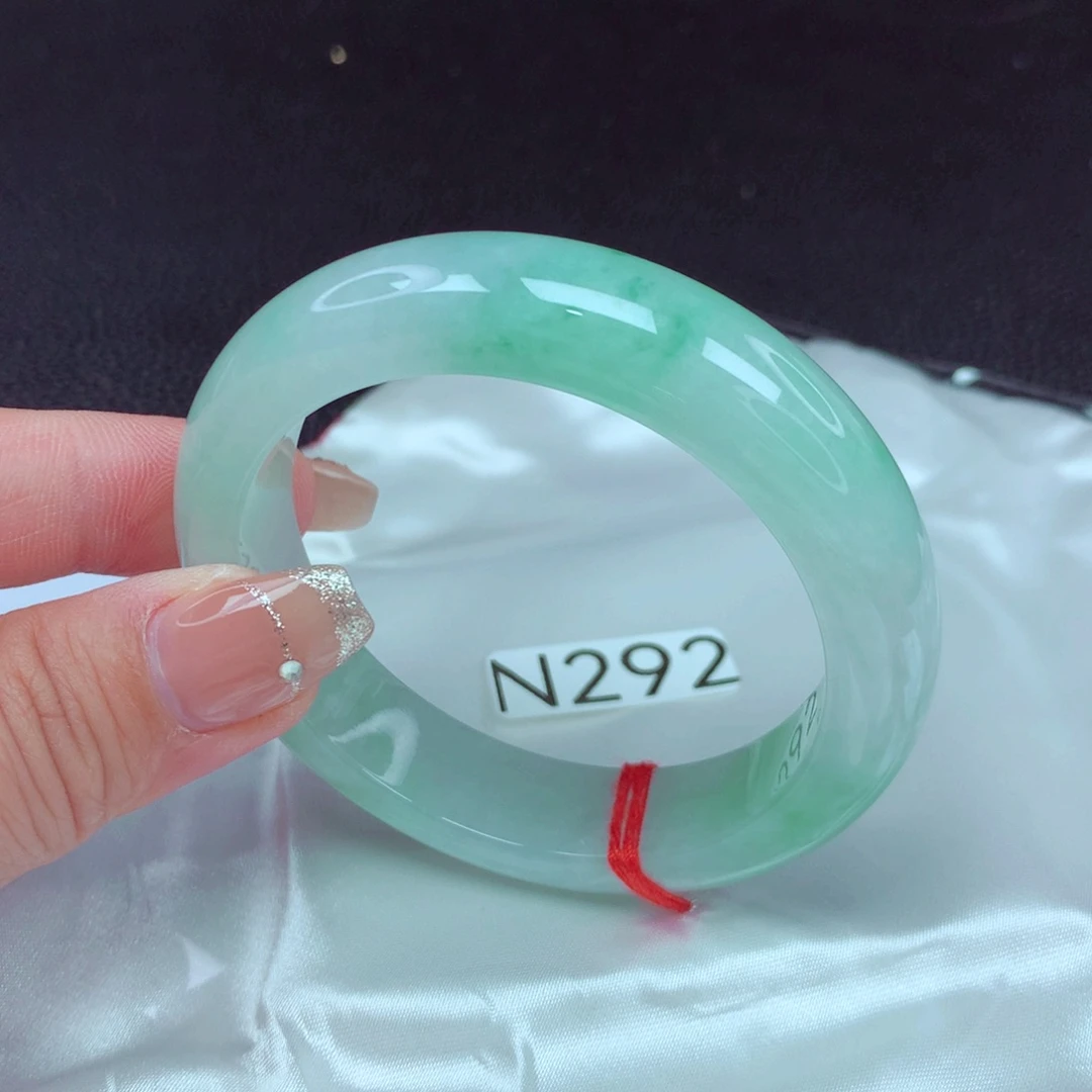 翡翠手镯未镶嵌翡翠88