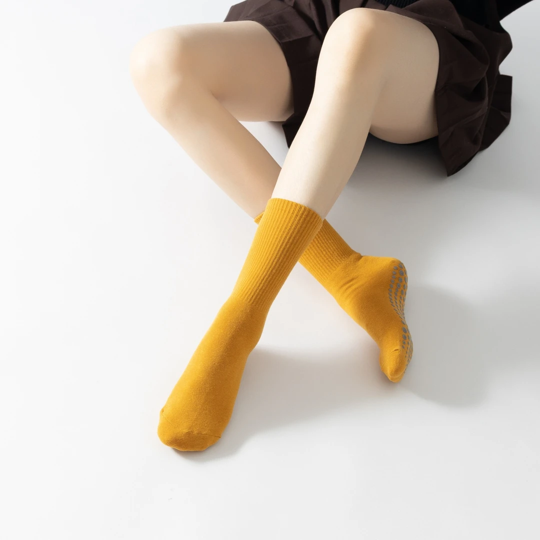 新款2025春夏新款防滑瑜伽袜中筒小腿地板袜克莱因蓝普拉提袜四季