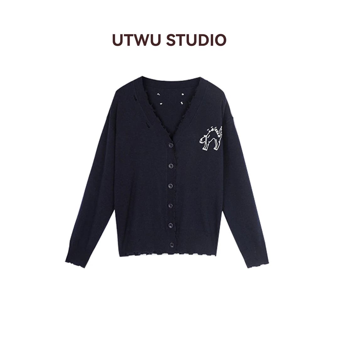 UTWU小敏「内外兼备」法式复古V领款百搭针织开衫24CW002