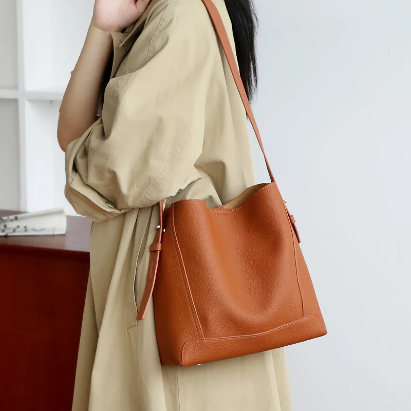 【双11好物】新款真皮大容量通勤水桶包女百搭简约时尚单肩斜挎包