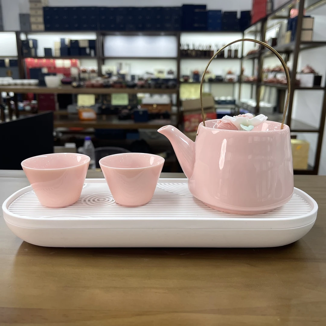 手捏粉色提梁一壶两杯+茶盘