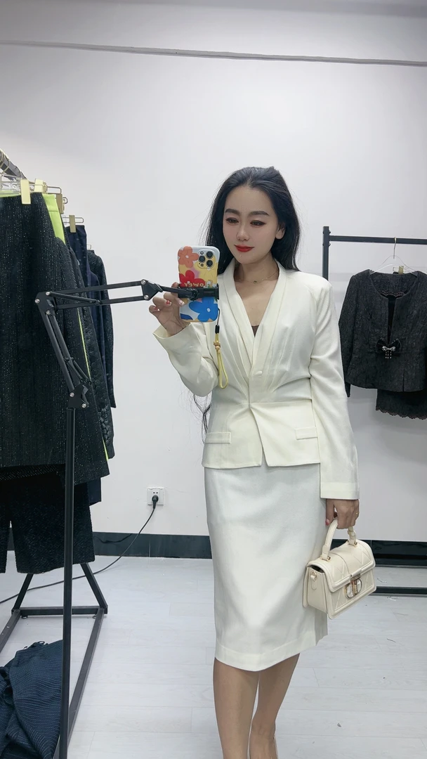 （小鱼儿）  2025高定轻奢气质女装链接