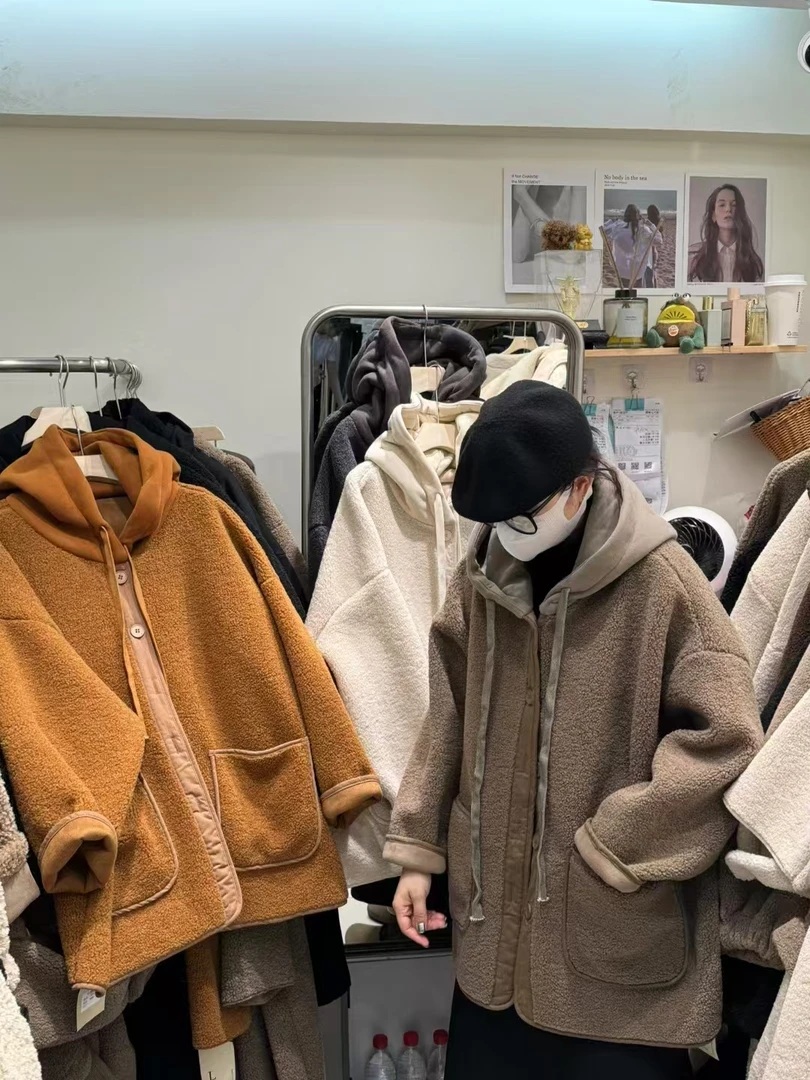 独立女装新款外套。