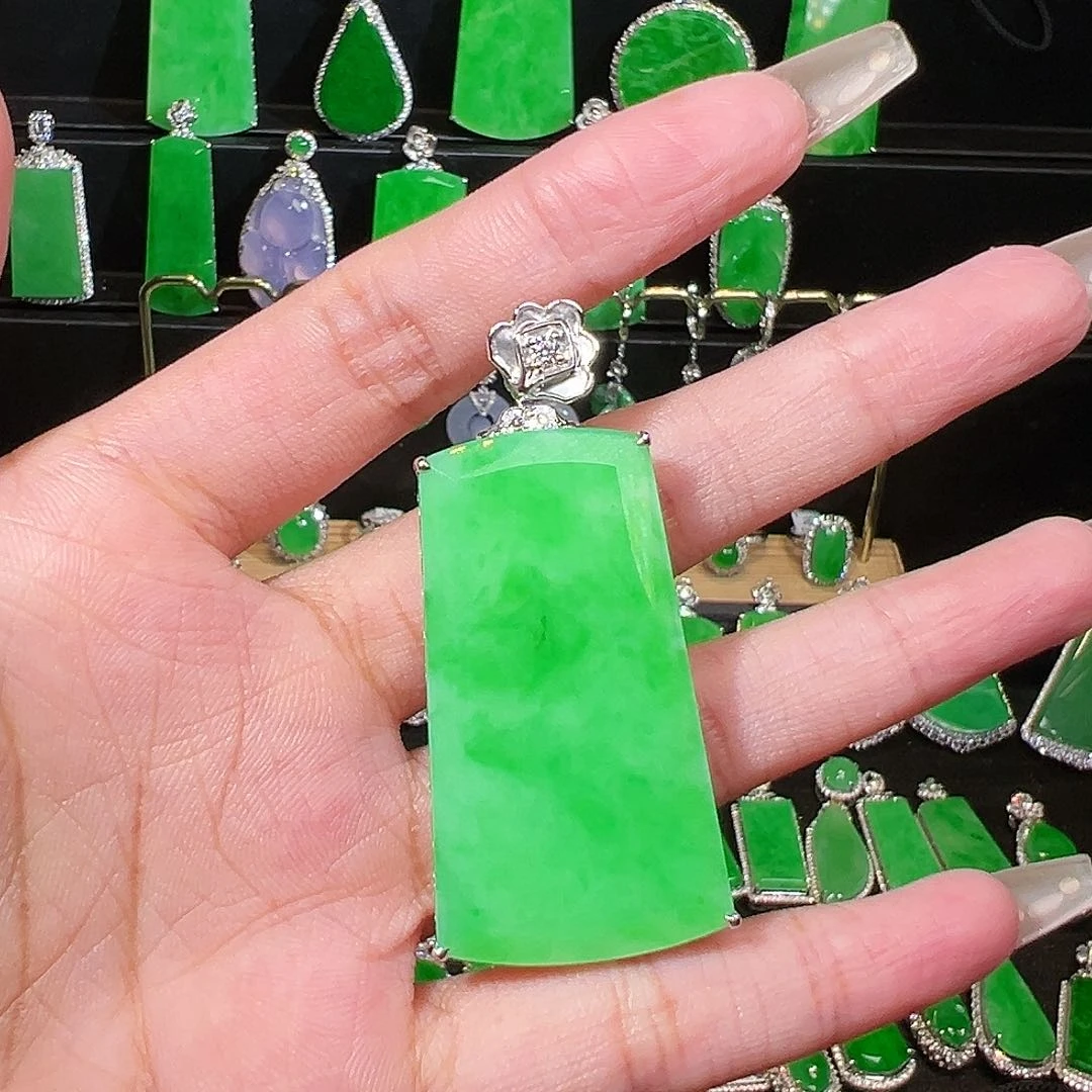 翡翠吊坠(不含链)18K金镶嵌