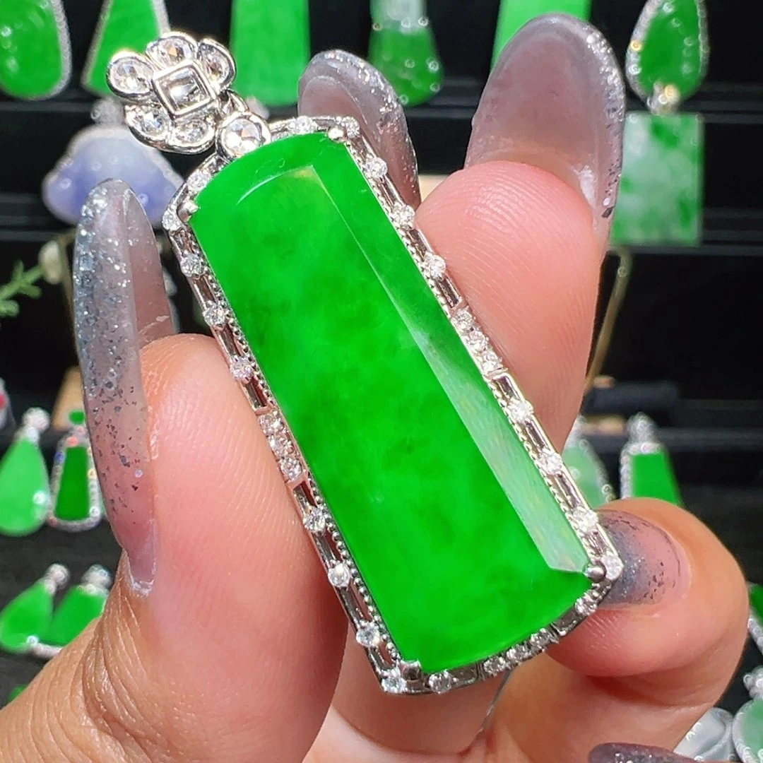 翡翠吊坠(不含链)18K金镶嵌